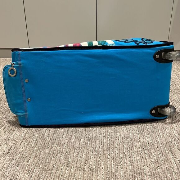 Vintage Pink VS Rolling Carry On Luggage - Picture 6 of 14